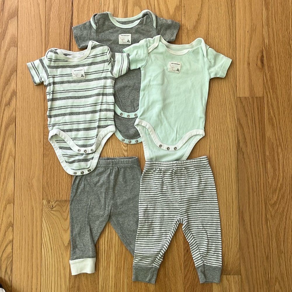 Burt’s Bees Organic Cotton 0-3 Month Lot
